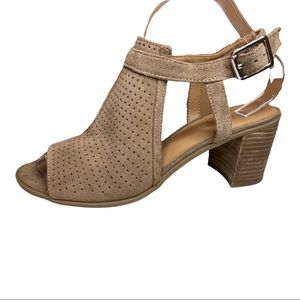 Franco Sarto Harlet2 Peep Toe Suede shoe